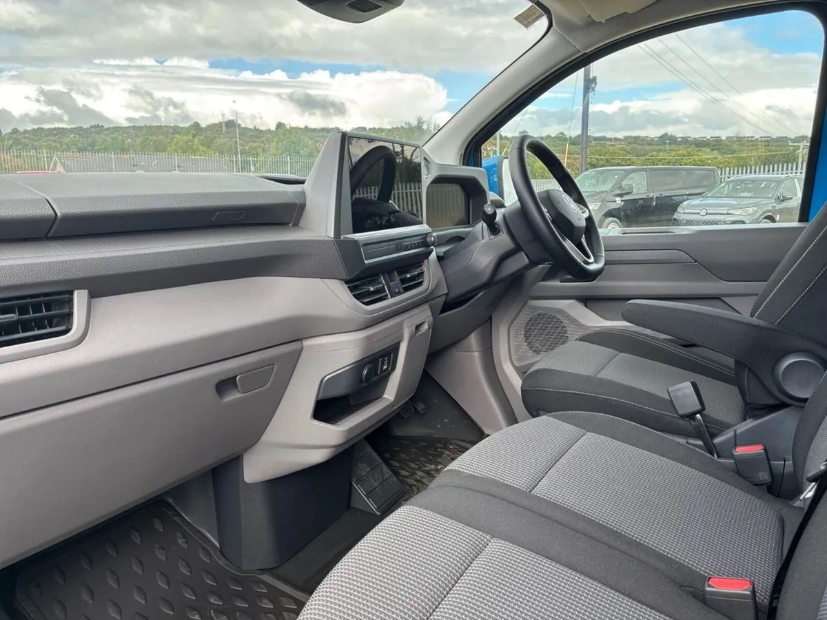Volkswagen Transporter HIGHLINE LWB 150BHP AUTO - - Image 3