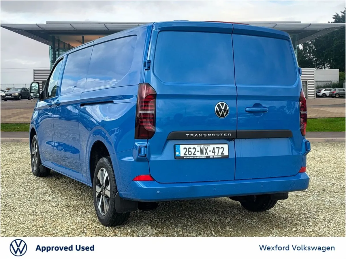 Volkswagen Transporter HIGHLINE LWB 150BHP AUTO - - Image 4