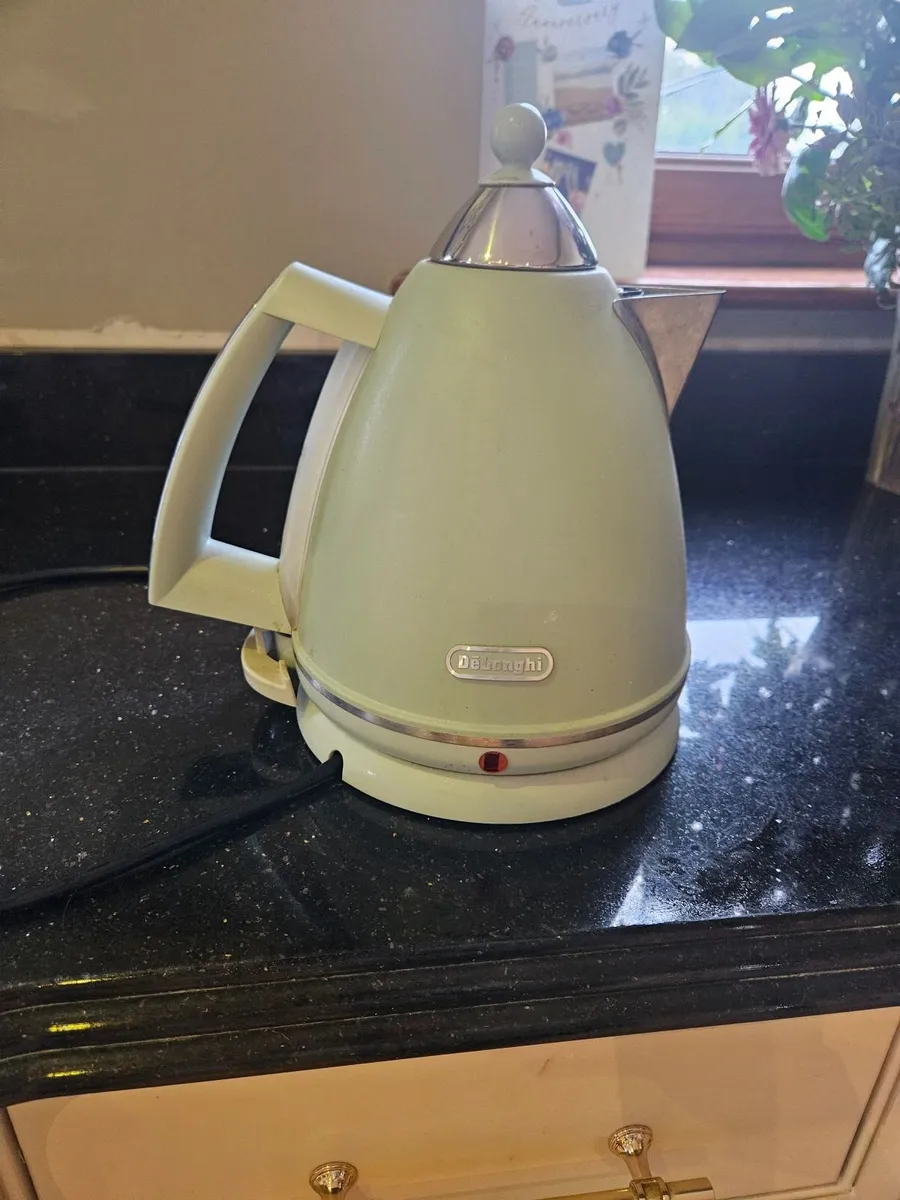 Kettle and toaster - Image 1