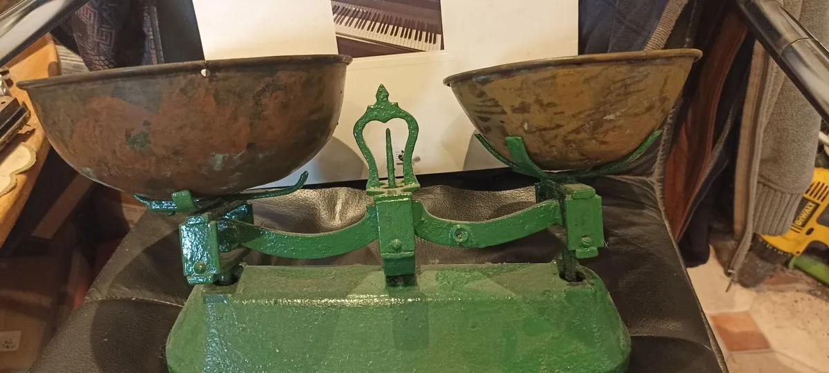 Set of Old Scales - Image 1