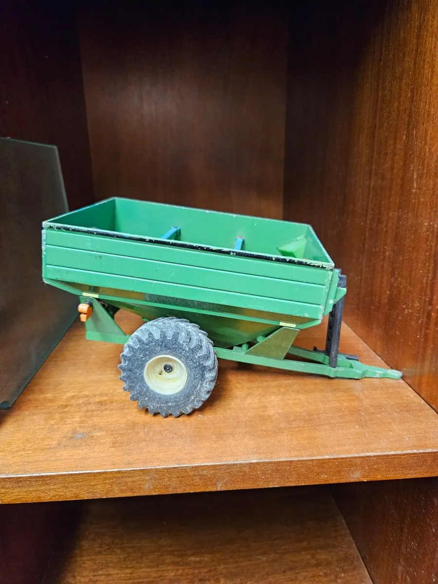 Britain's Farm Trailer - Image 1