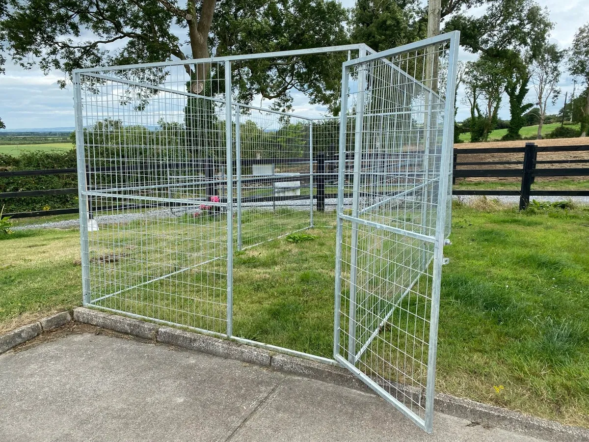 Dog pen/run 15 feet X 7 feet 6 inches - Image 3