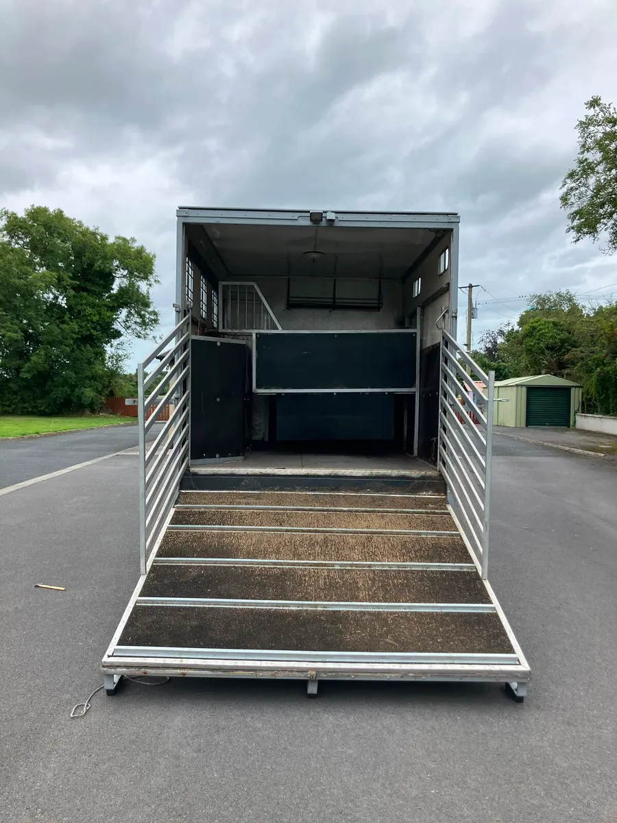 Horse lorry - Image 3