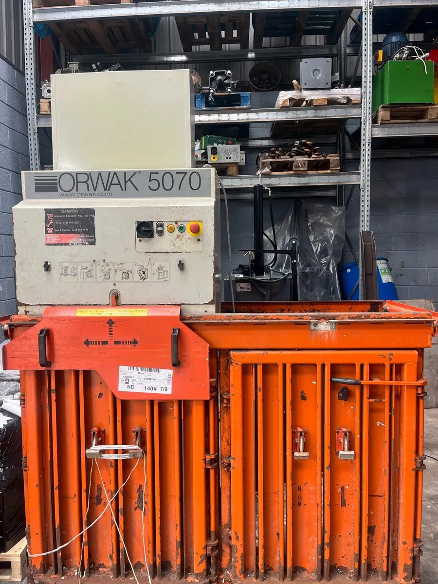 Cardboard plastic compactor baler recycling
