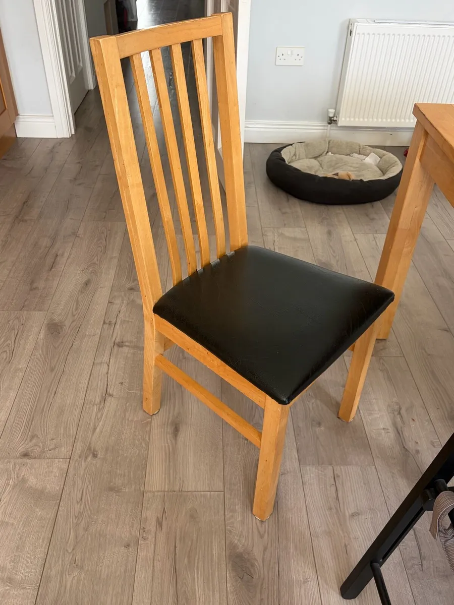 🍽️ Kitchen Table & 3 Chairs – €175 - Image 3