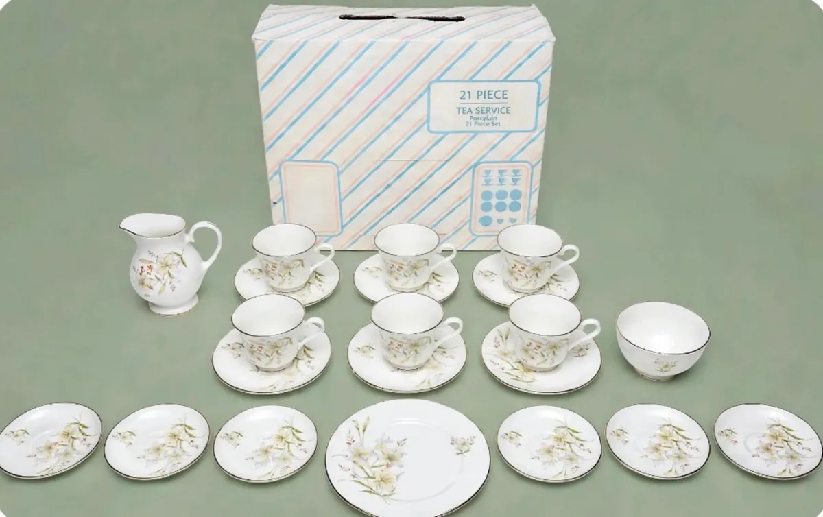 Vintage 21 piece tea set