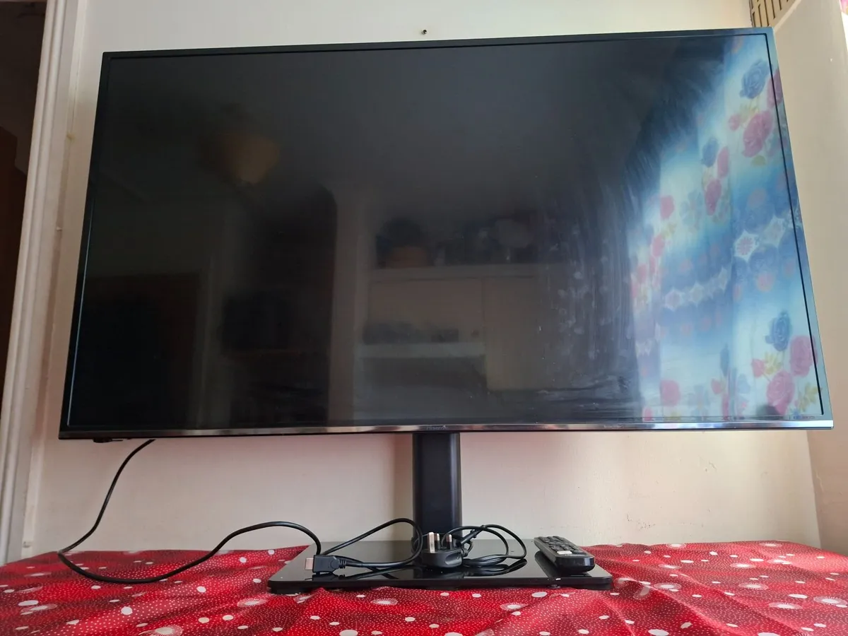 Hisense TV with TV stand. - Image 2