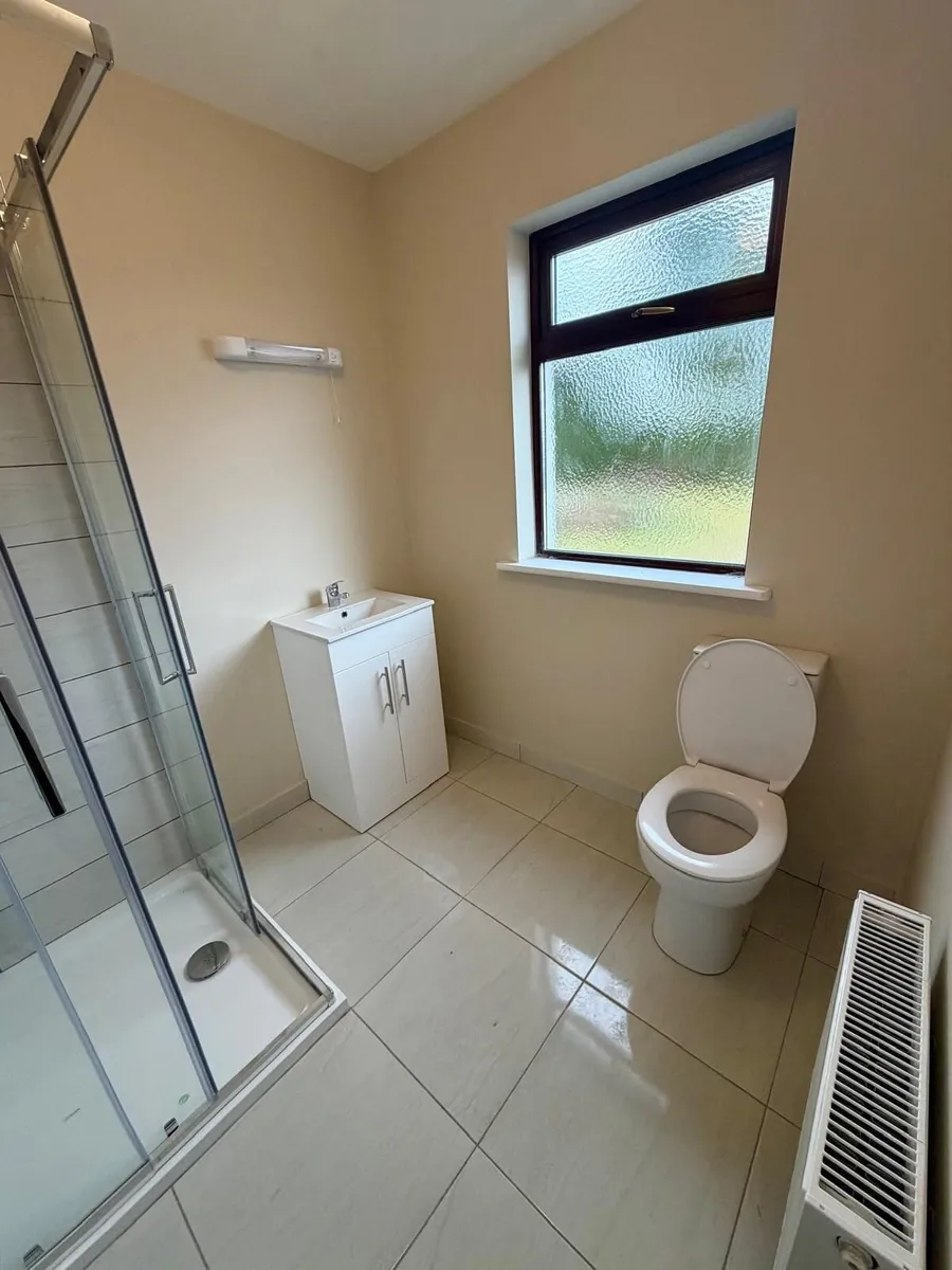 Newly renovated bungalow house to let - Image 2