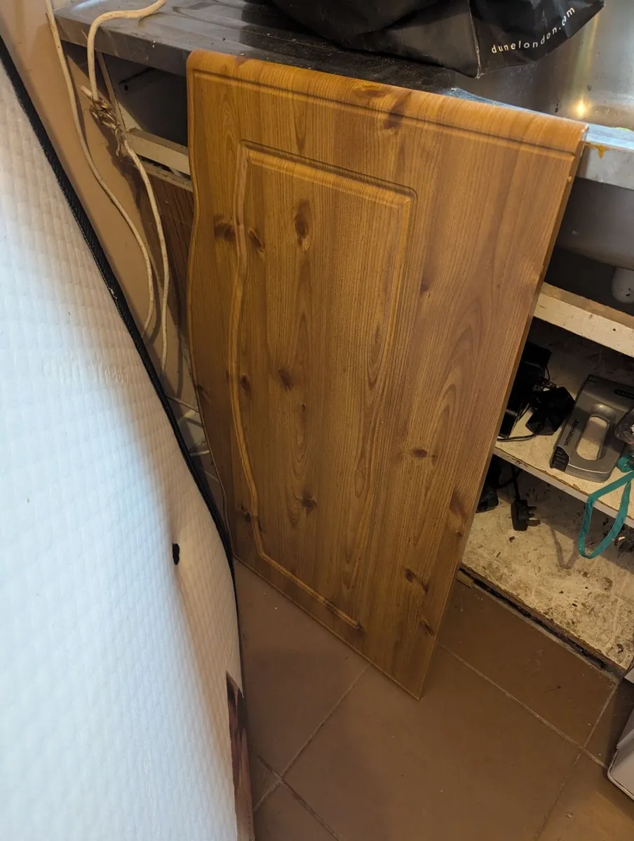 1 Single Bed - Image 3