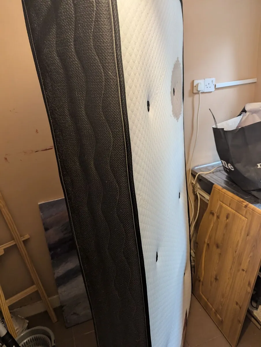 1 Single Bed - Image 4