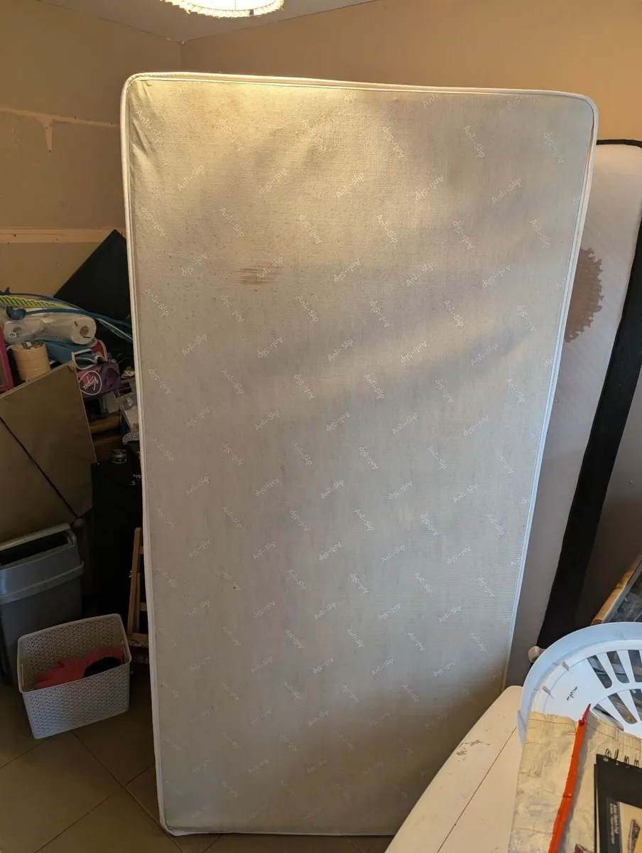 1 Single Bed - Image 1