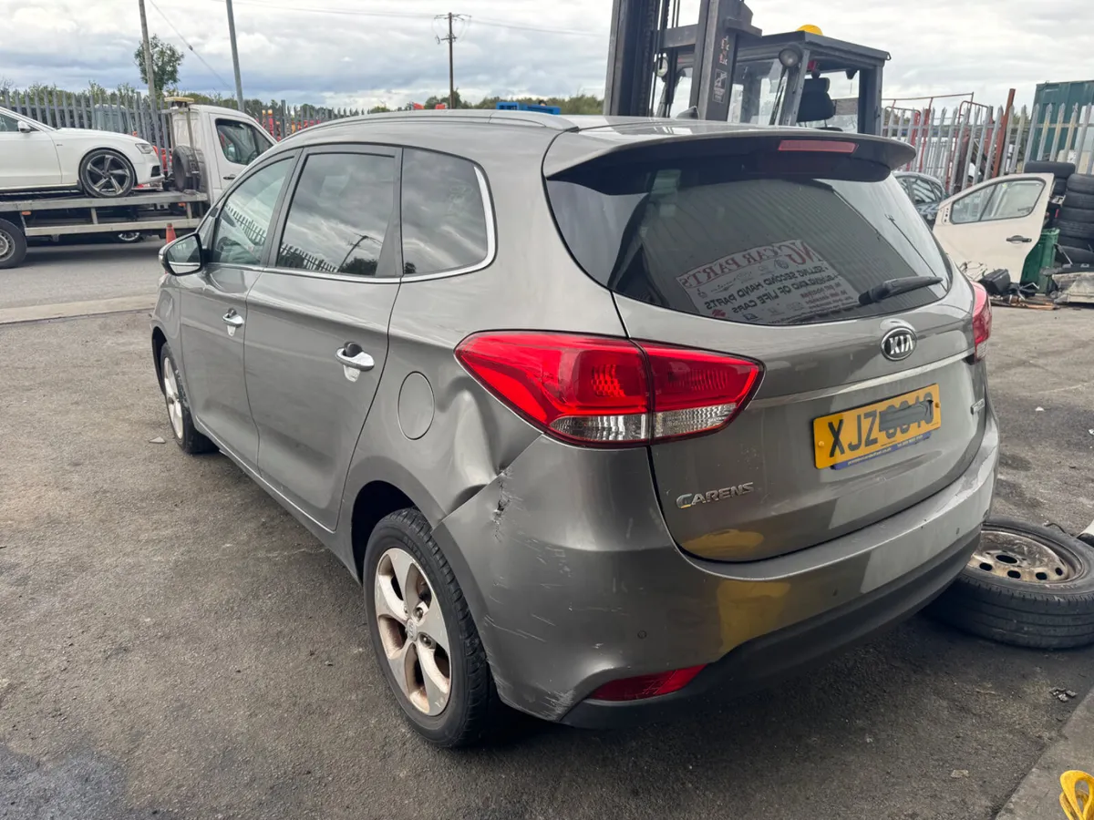 2015 Kia Carens 1.7L Diesel BREAKING/PARTS - Image 4