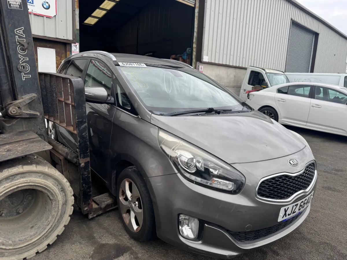 2015 Kia Carens 1.7L Diesel BREAKING/PARTS - Image 3