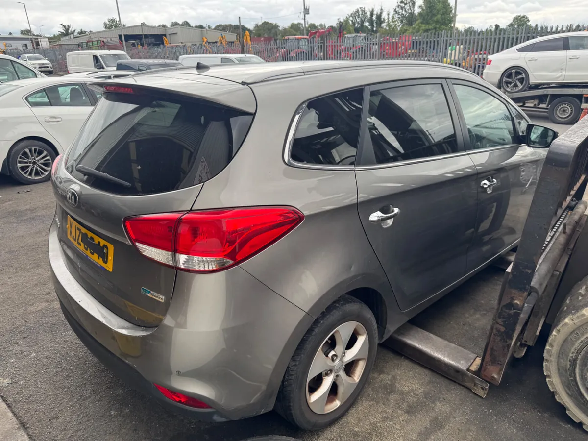2015 Kia Carens 1.7L Diesel BREAKING/PARTS - Image 2