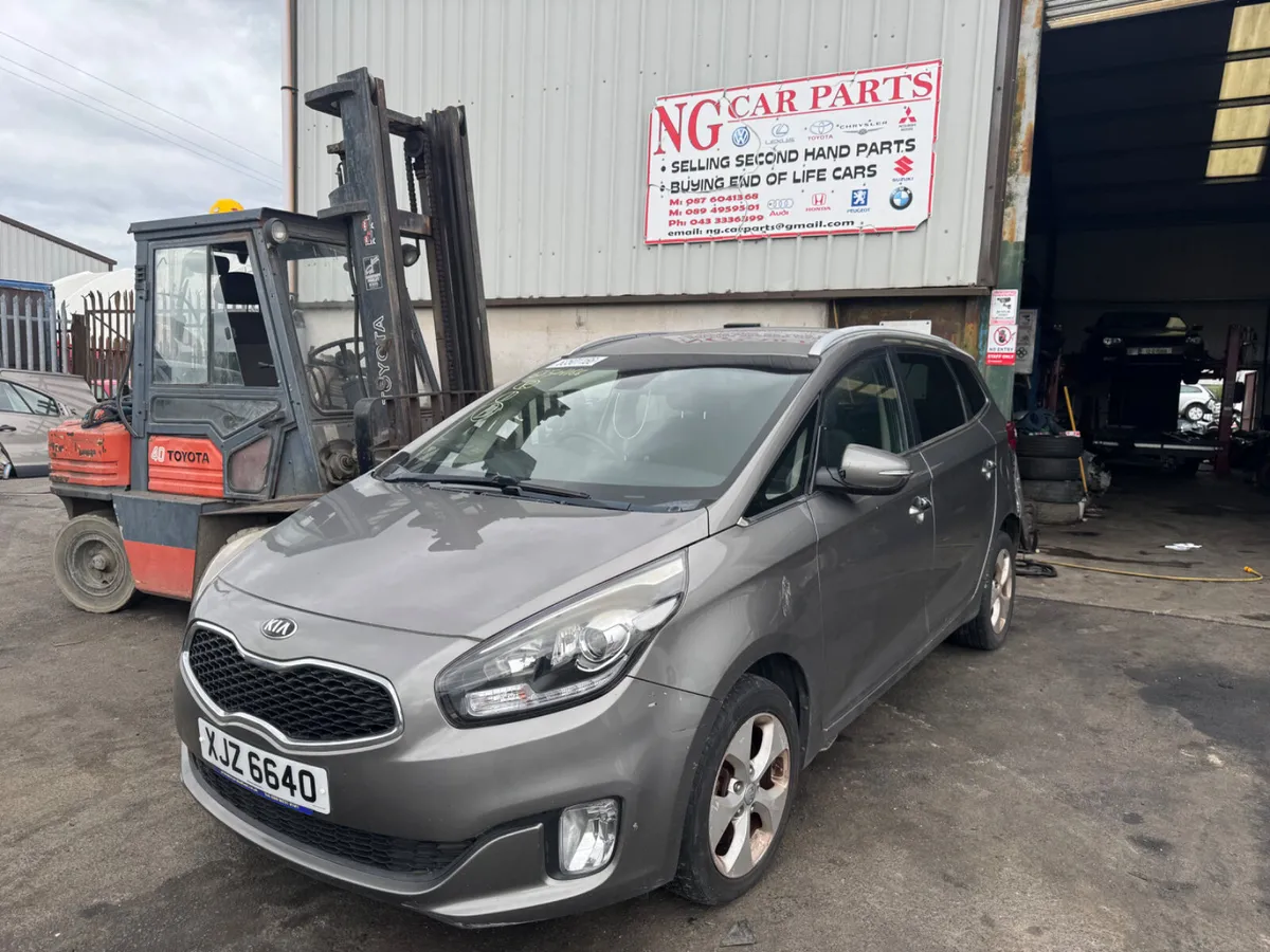 2015 Kia Carens 1.7L Diesel BREAKING/PARTS - Image 1