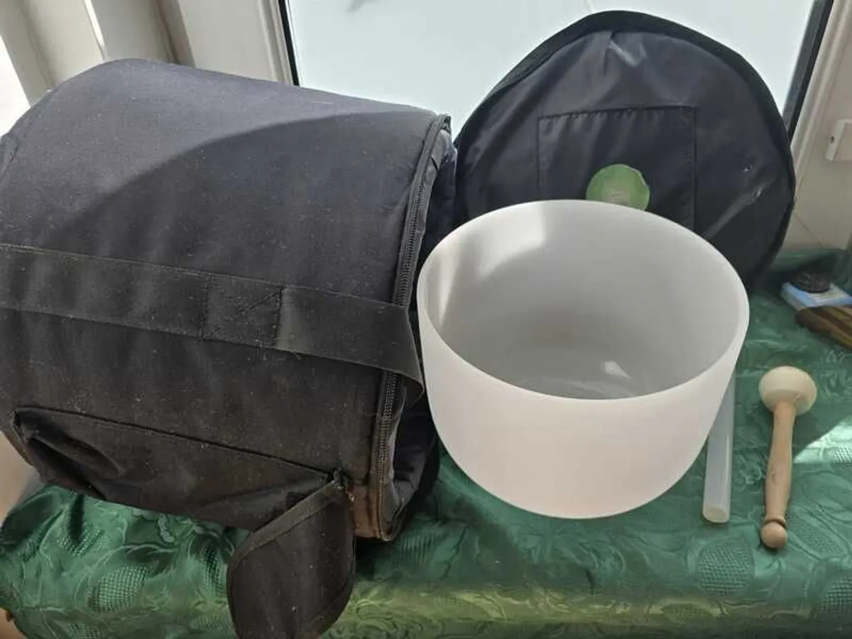 White Crystal Singing Bowl 24 cm with Mallet & Carry Bag - Image 1