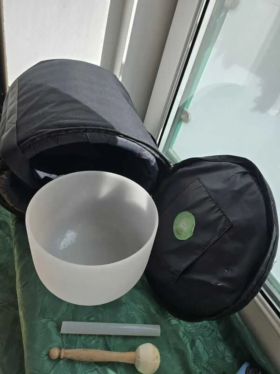 White Crystal Singing Bowl 24 cm with Mallet & Carry Bag - Image 2
