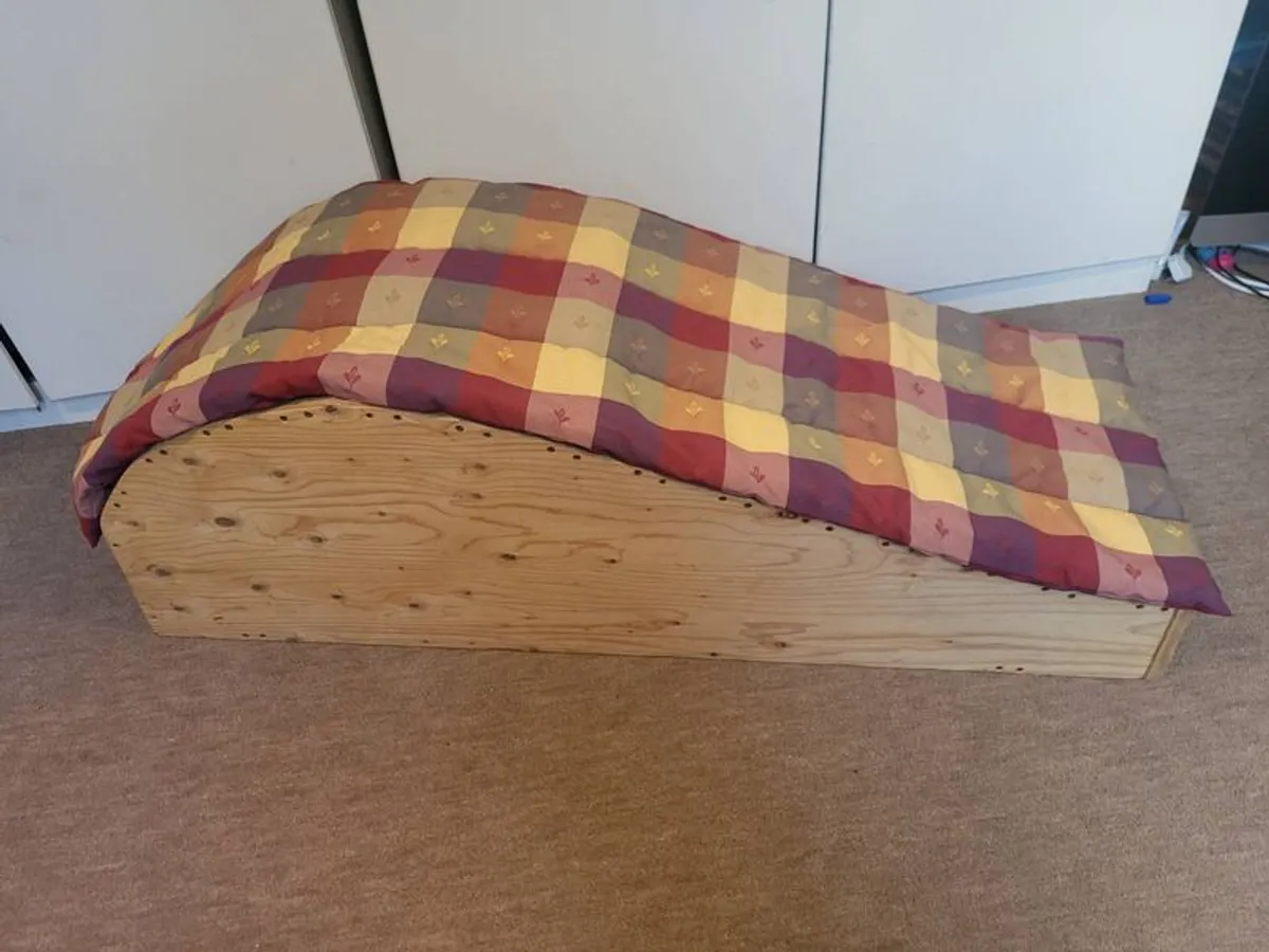 Yoga Iyengar Viparita Dandasana Bench - Image 3