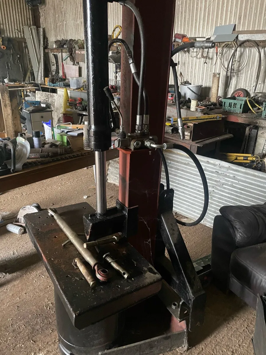 Log splitter for tractor - Image 1