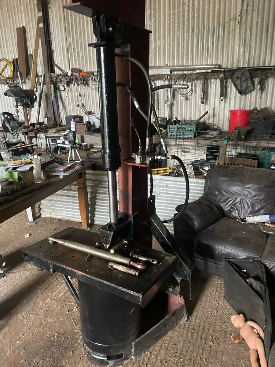 Log splitter for tractor - Image 2
