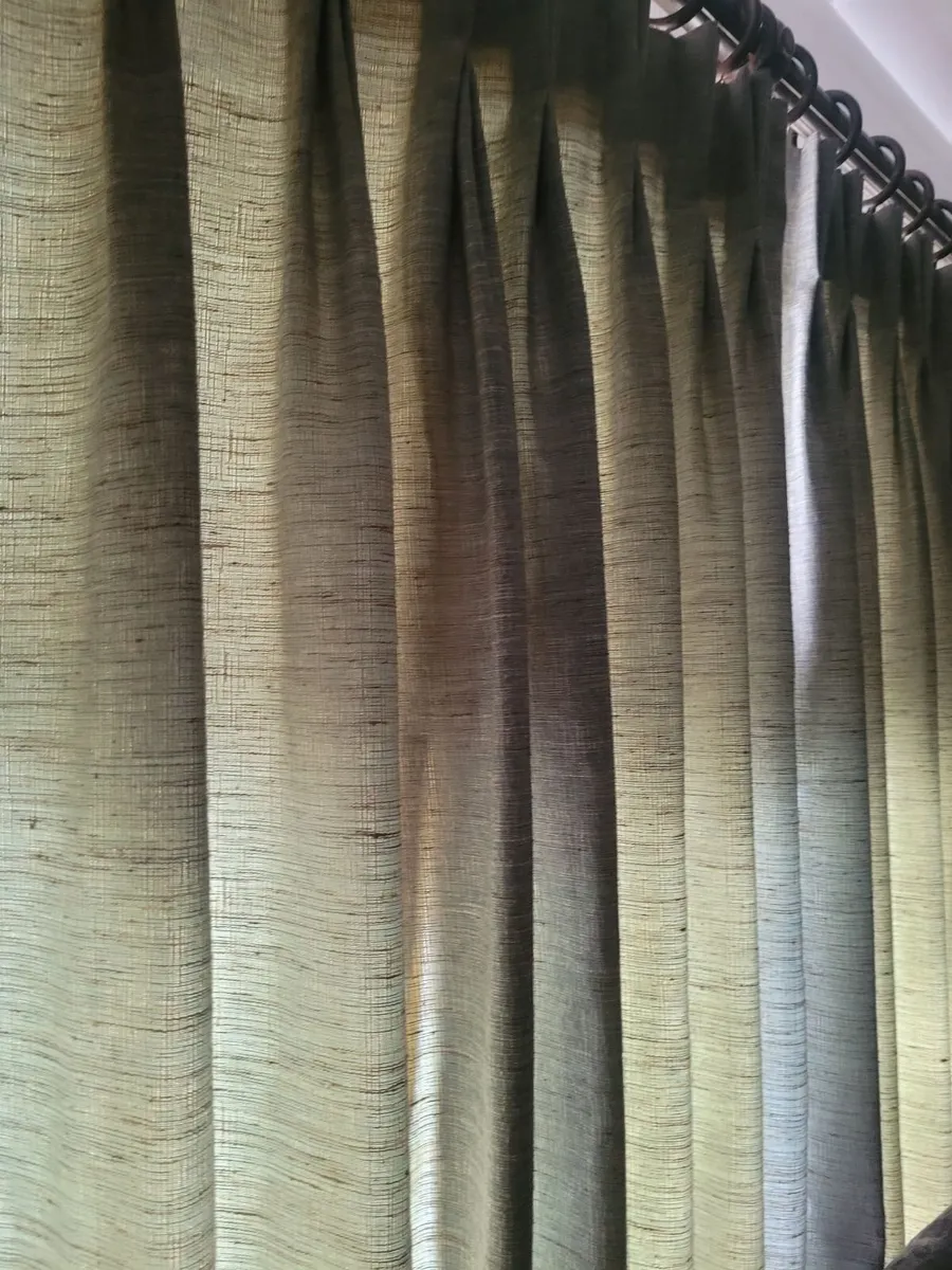Sittingroom Curtins - Image 4