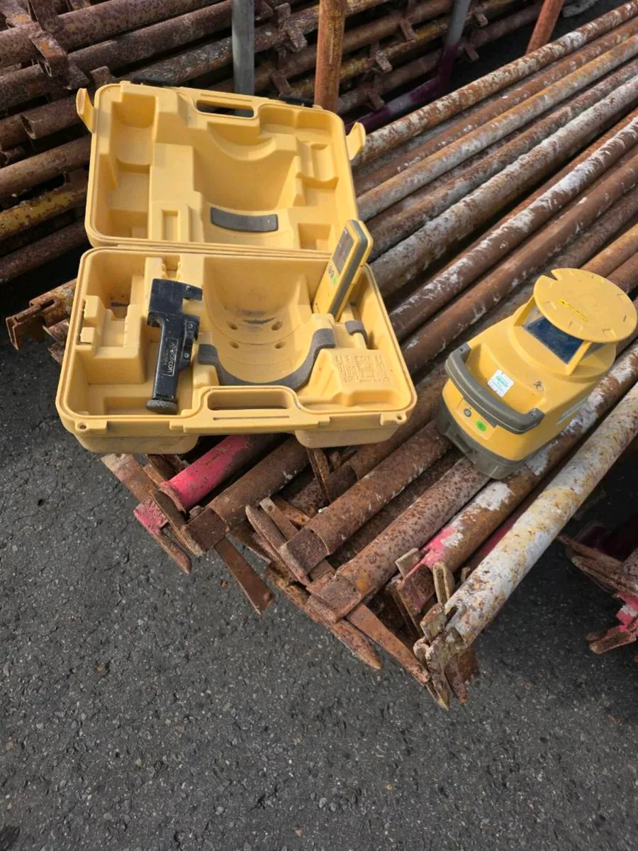 Scaffolding and tools - Image 3