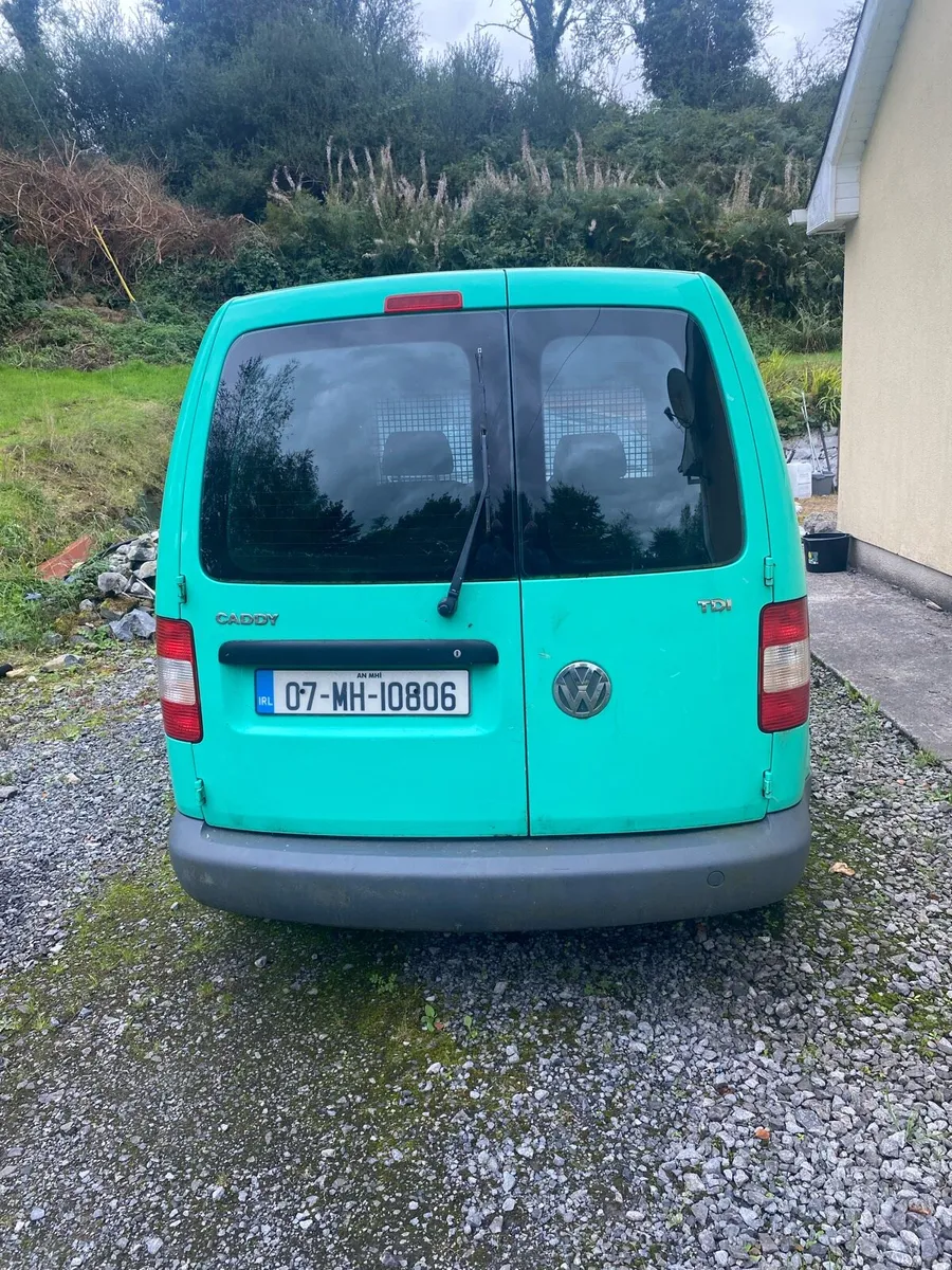VW Caddy van - Image 4