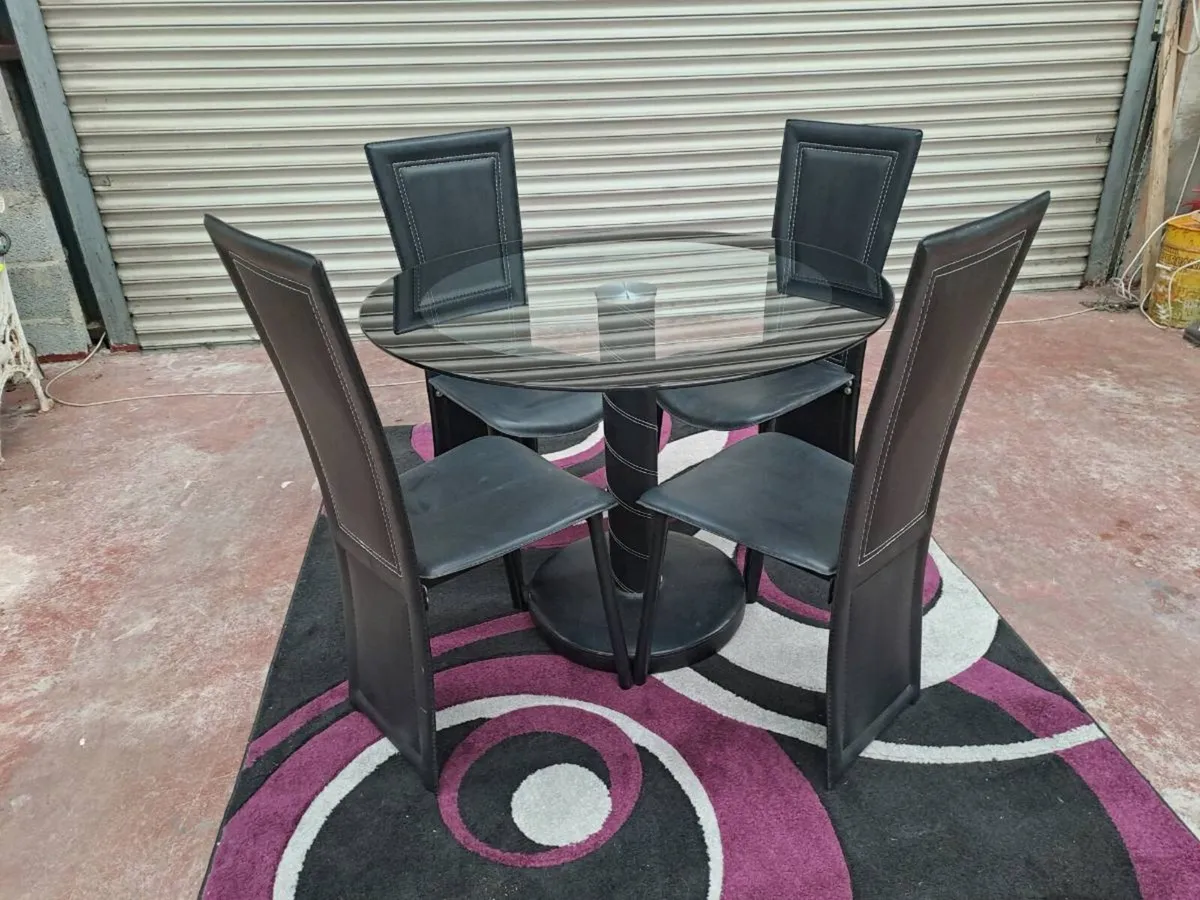 Dining table and chairs - Image 1