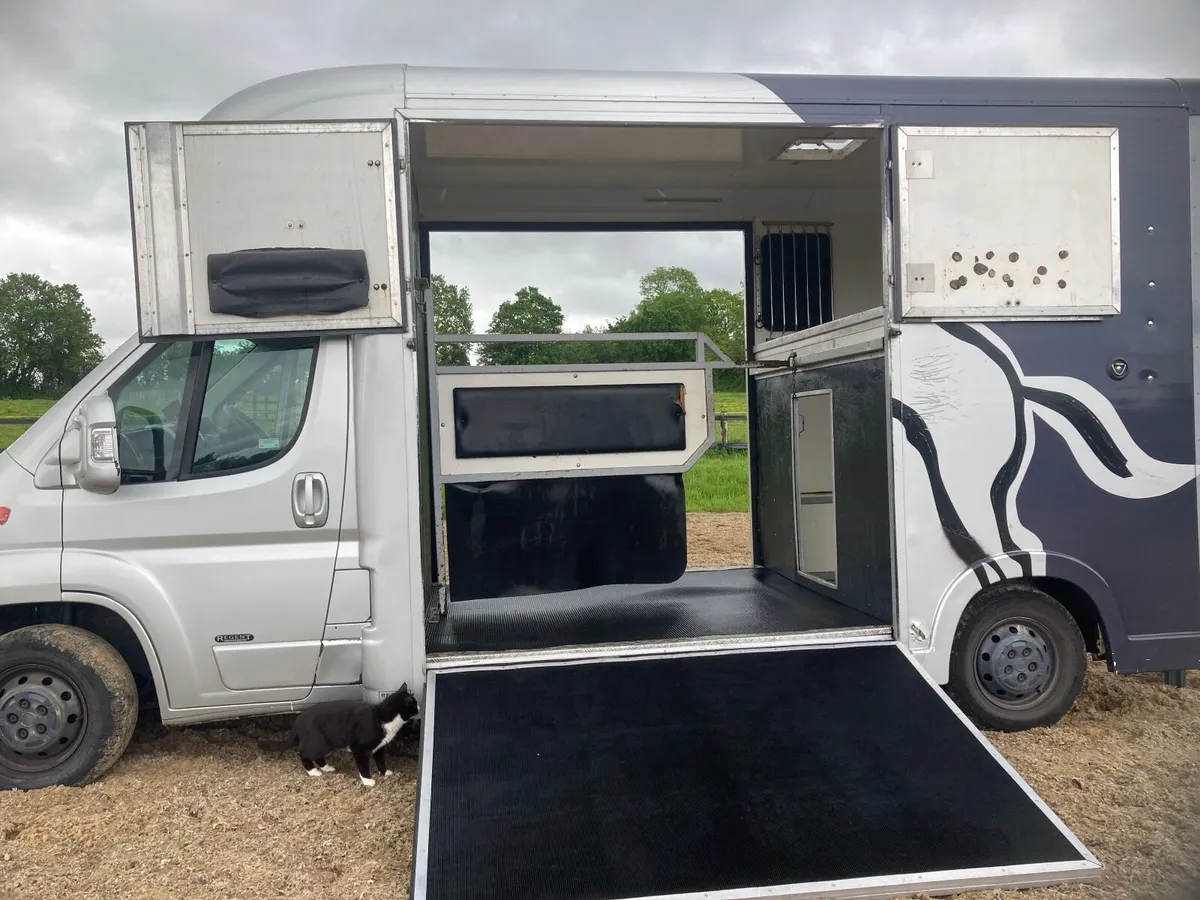 Horse van - Image 2