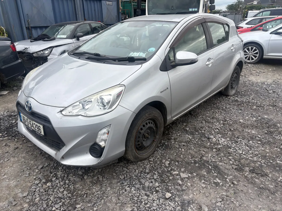 2016 Toyota Aqua 1.5 Hybrid drive away - Image 3