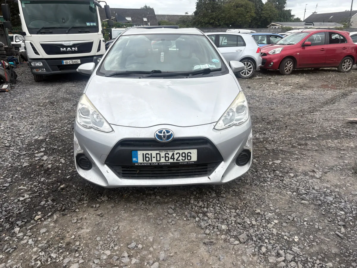 2016 Toyota Aqua 1.5 Hybrid drive away - Image 2