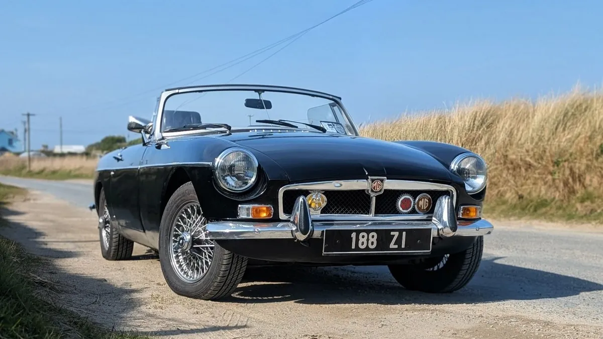 MGB  Coupe - 1973 (Black) - Image 2
