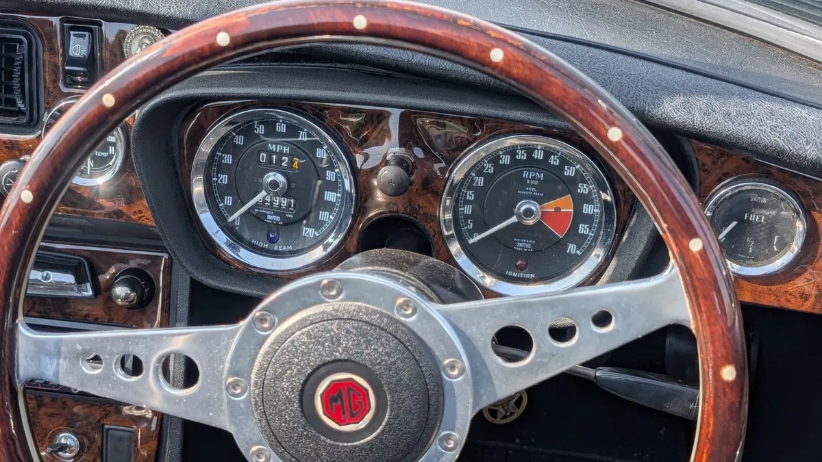 MGB  Coupe - 1973 (Black) - Image 3