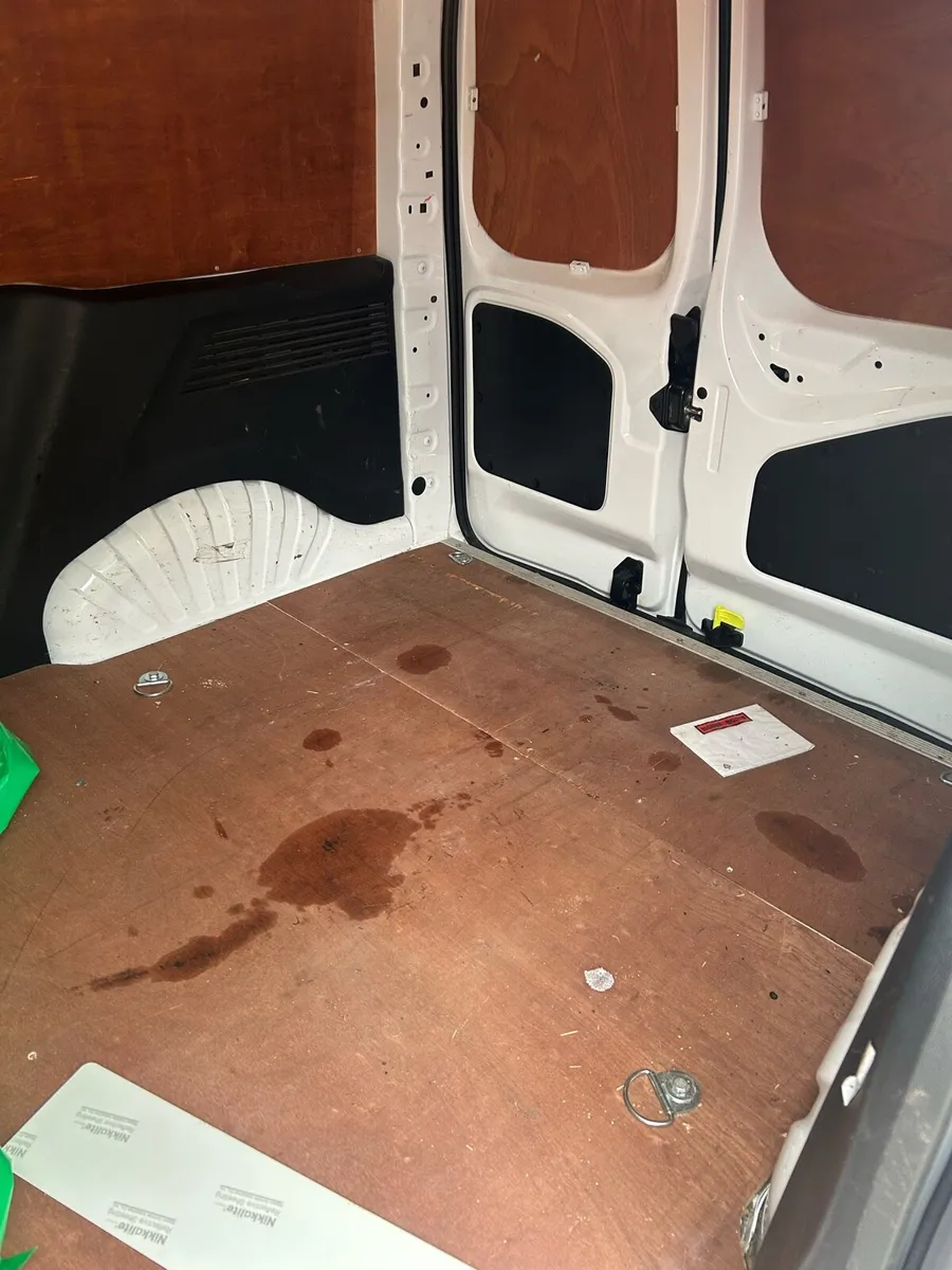 Van - Image 4