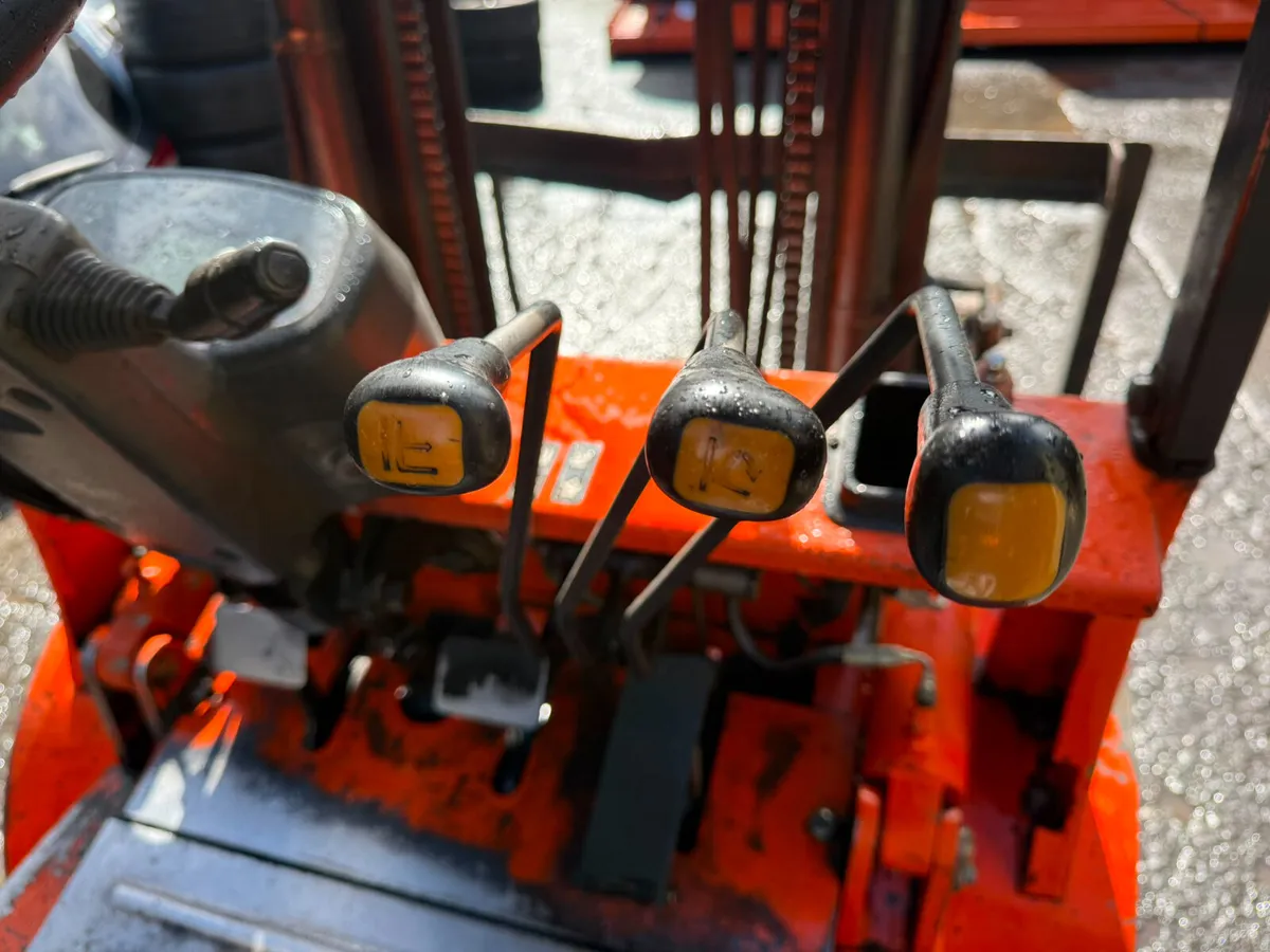 DALIAN DIESEL FORKLIFT FOR SALE - Image 3