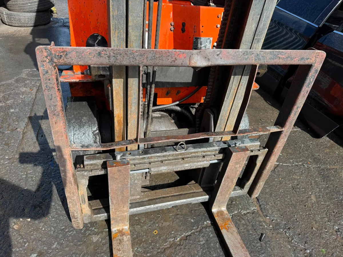 DALIAN DIESEL FORKLIFT FOR SALE - Image 2