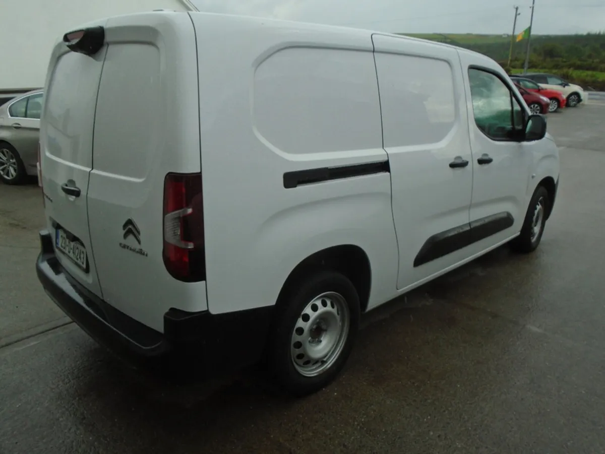 Peugeot Partner PROFESSIONAL PLUS 1.5 BLUE HDI - Image 3