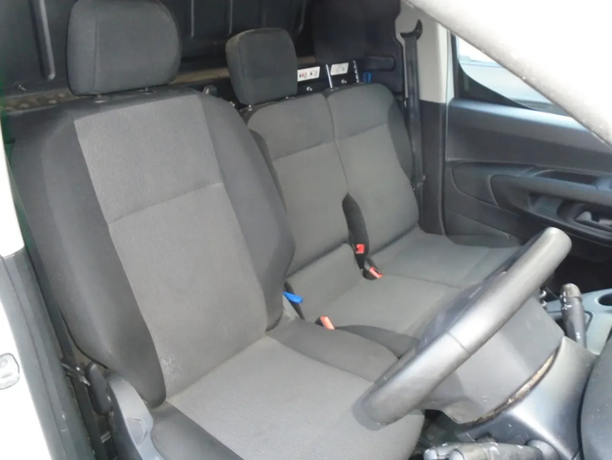 Peugeot Partner PROFESSIONAL PLUS 1.5 BLUE HDI - Image 4