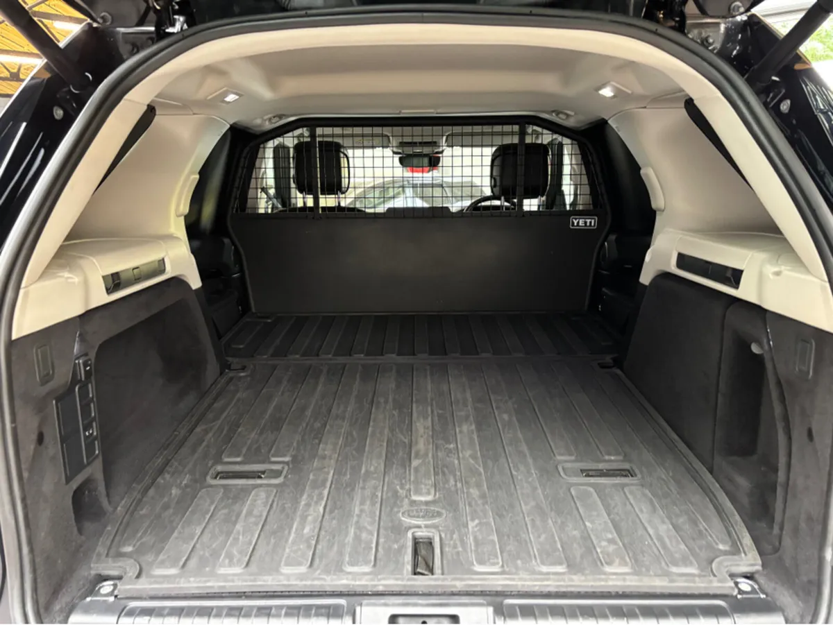 Land Rover Discovery 3.0 SD6 SE COMMERCIAL - Image 4