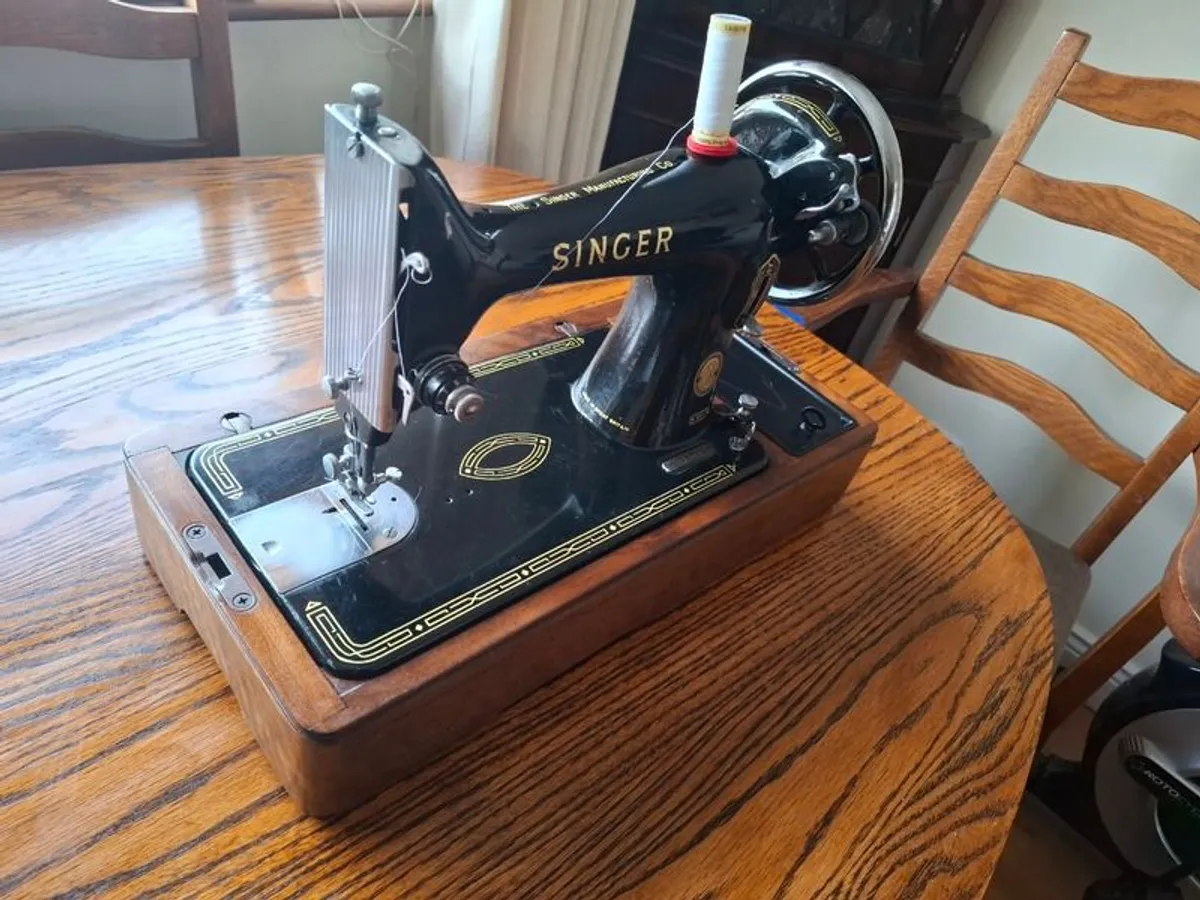 Vintage Singer Sewing Machine - Image 2