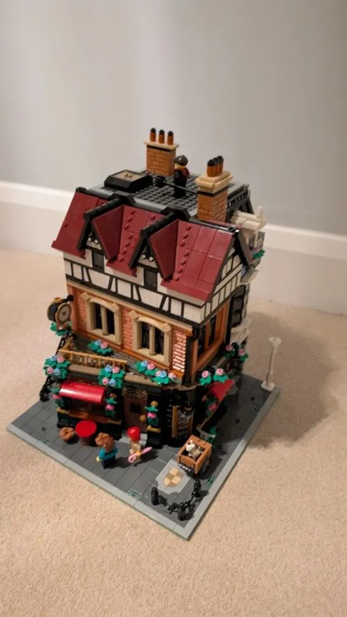 Lego Tudor Corner Lego Set (number 10350) - Image 1