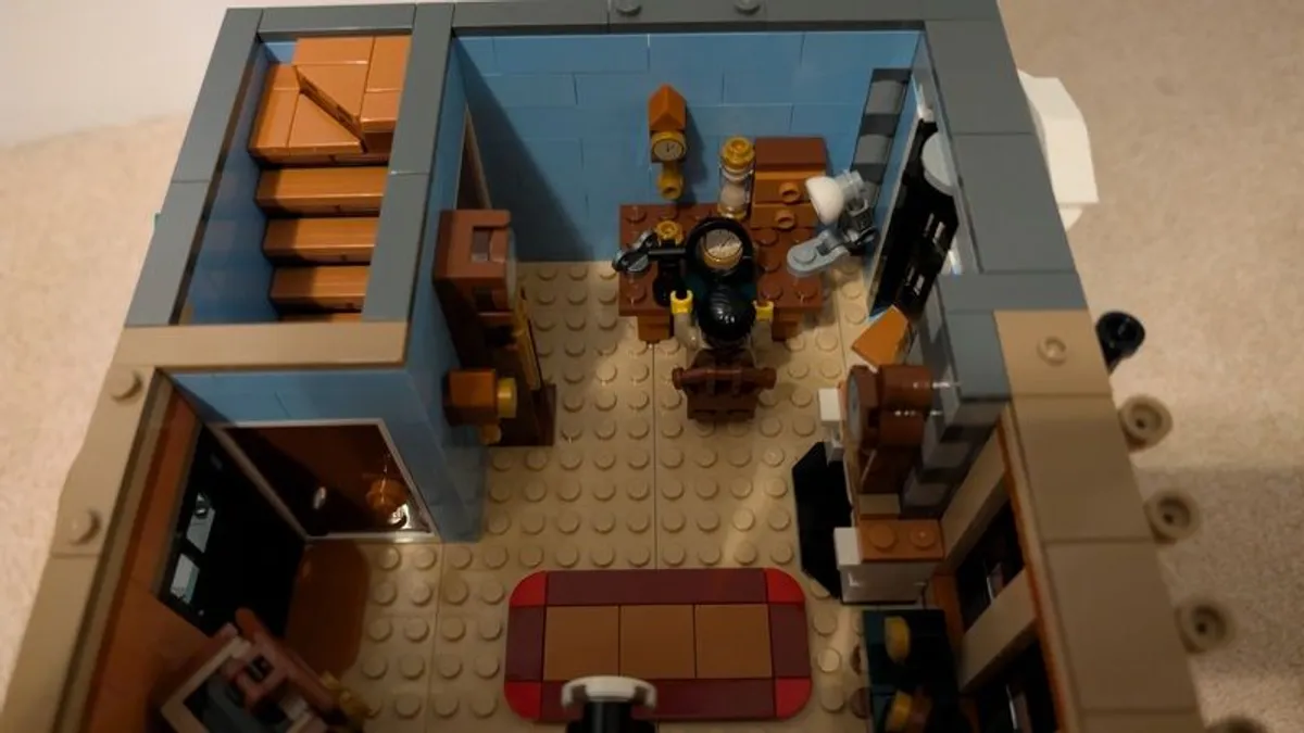 Lego Tudor Corner Lego Set (number 10350) - Image 4