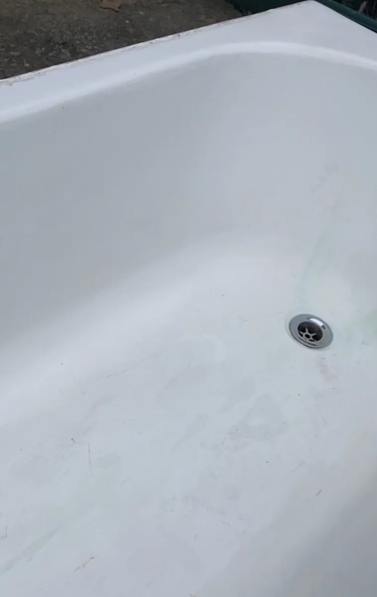 Cast Iron Bathtub - Image 4