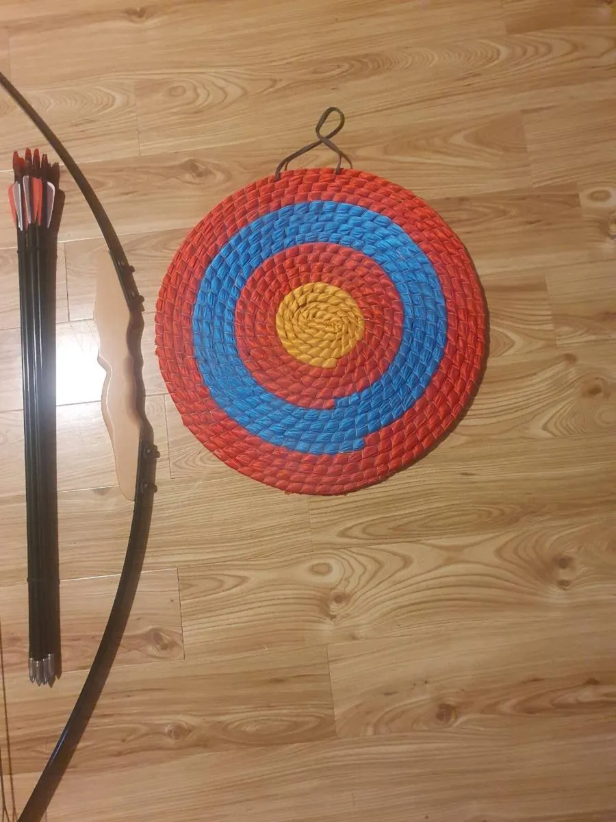 Archery Set, Bow and Arrows, with straw target - Image 2