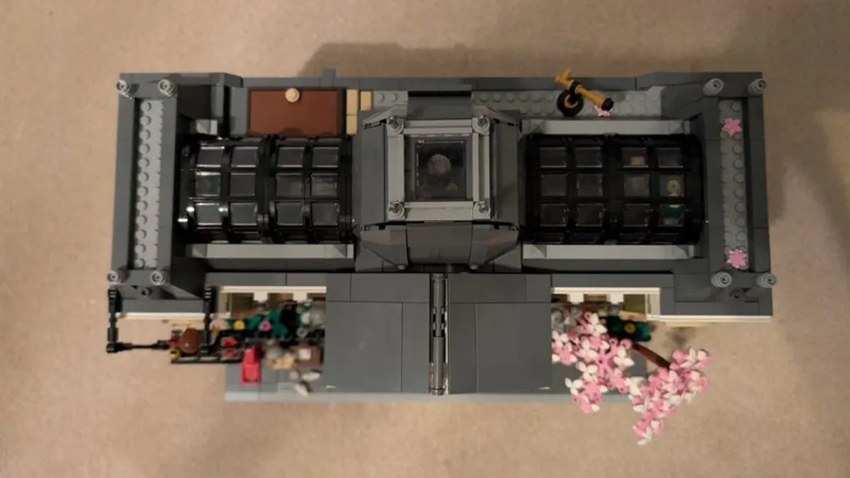 Lego Natural History Museum Set (number 10326) - Image 4