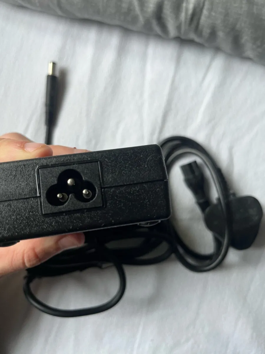 AC Adapter - Image 3