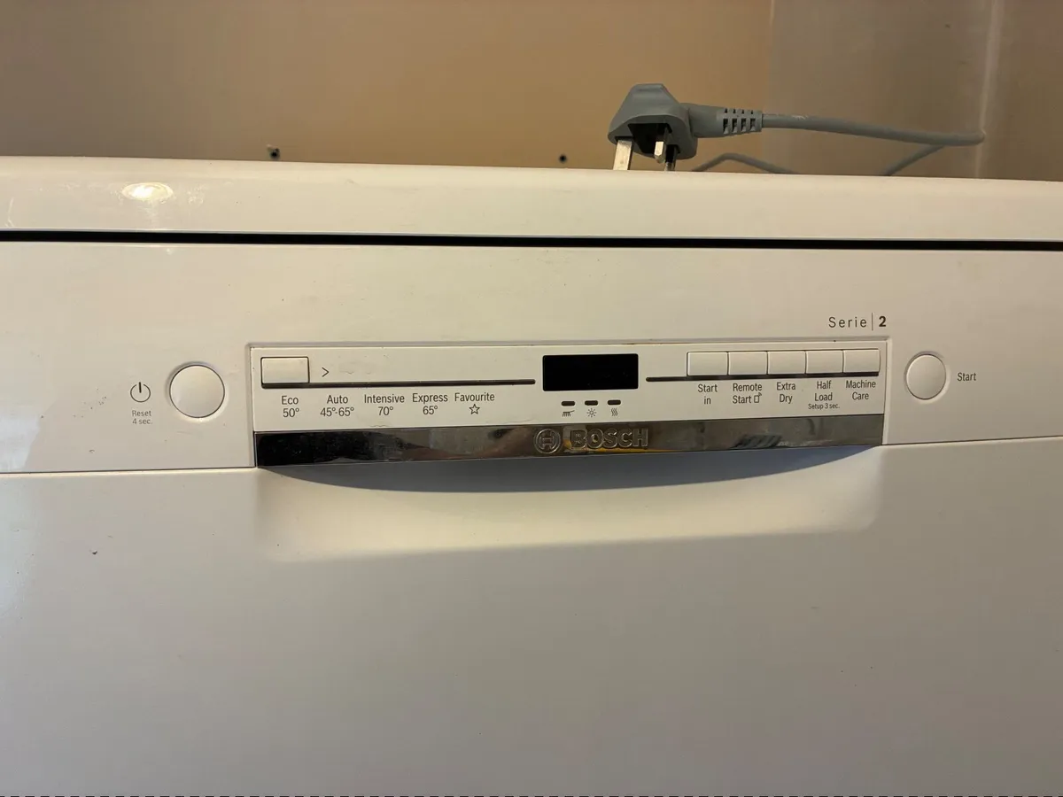 Bosch Serie 2 Freestanding Dishwasher - Image 2