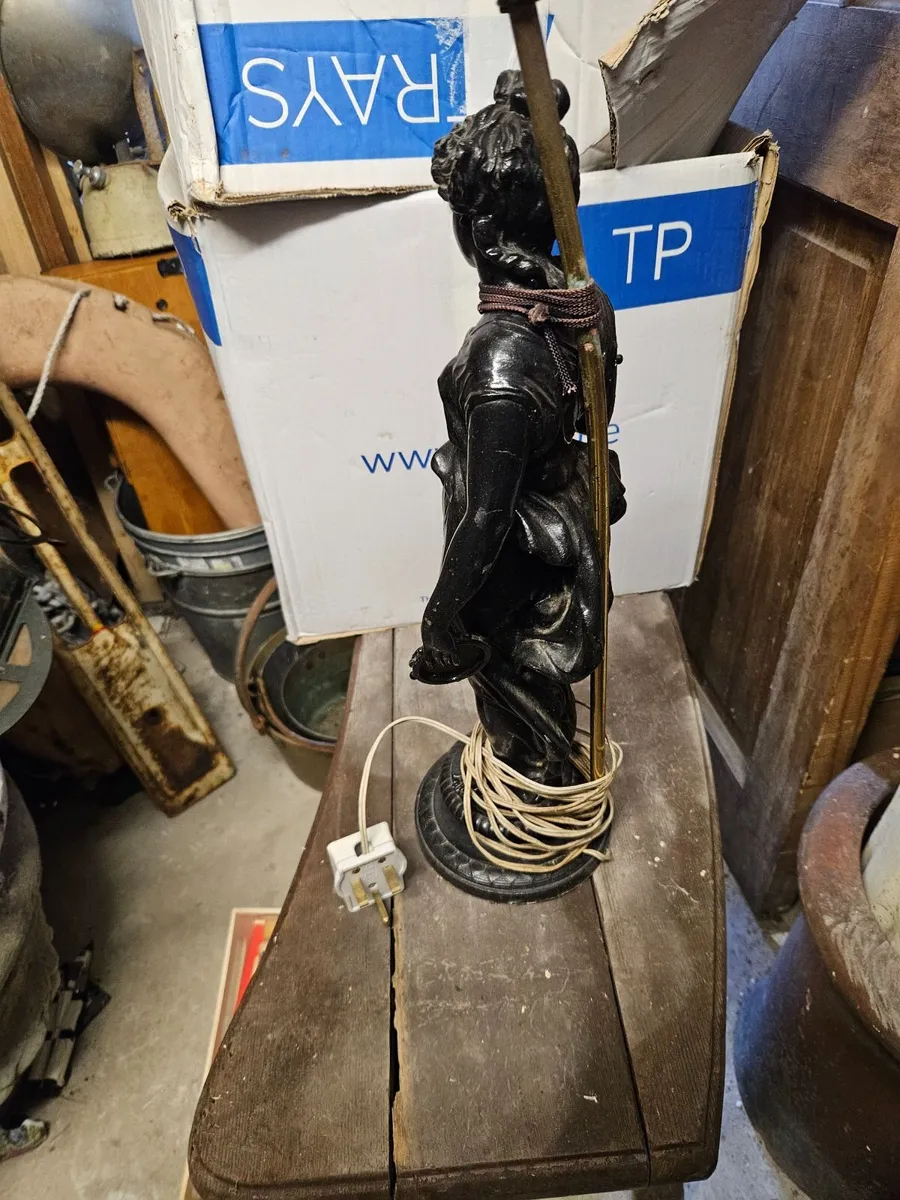 Classical Style Metal Lamp - Image 1