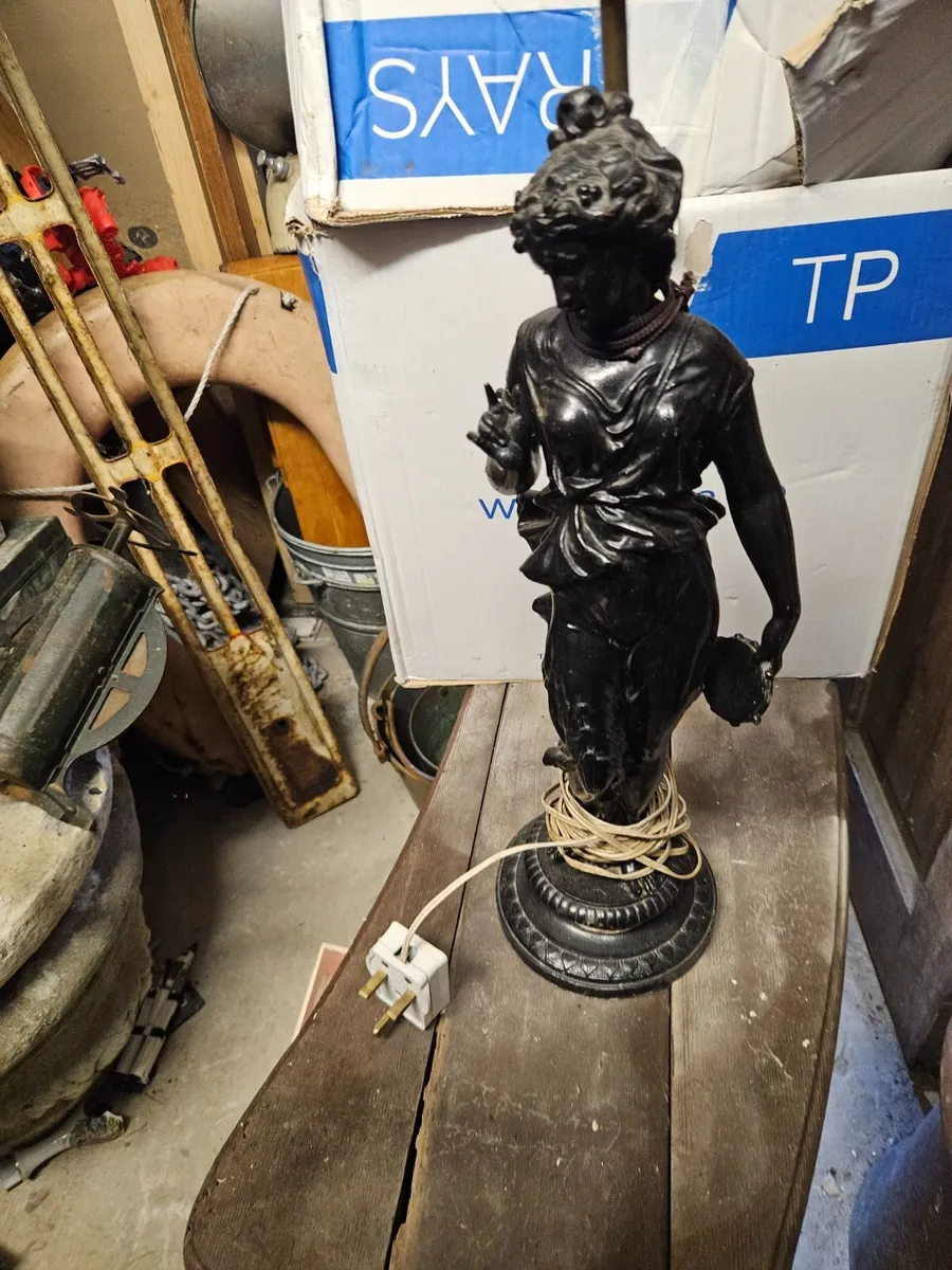 Classical Style Metal Lamp - Image 4