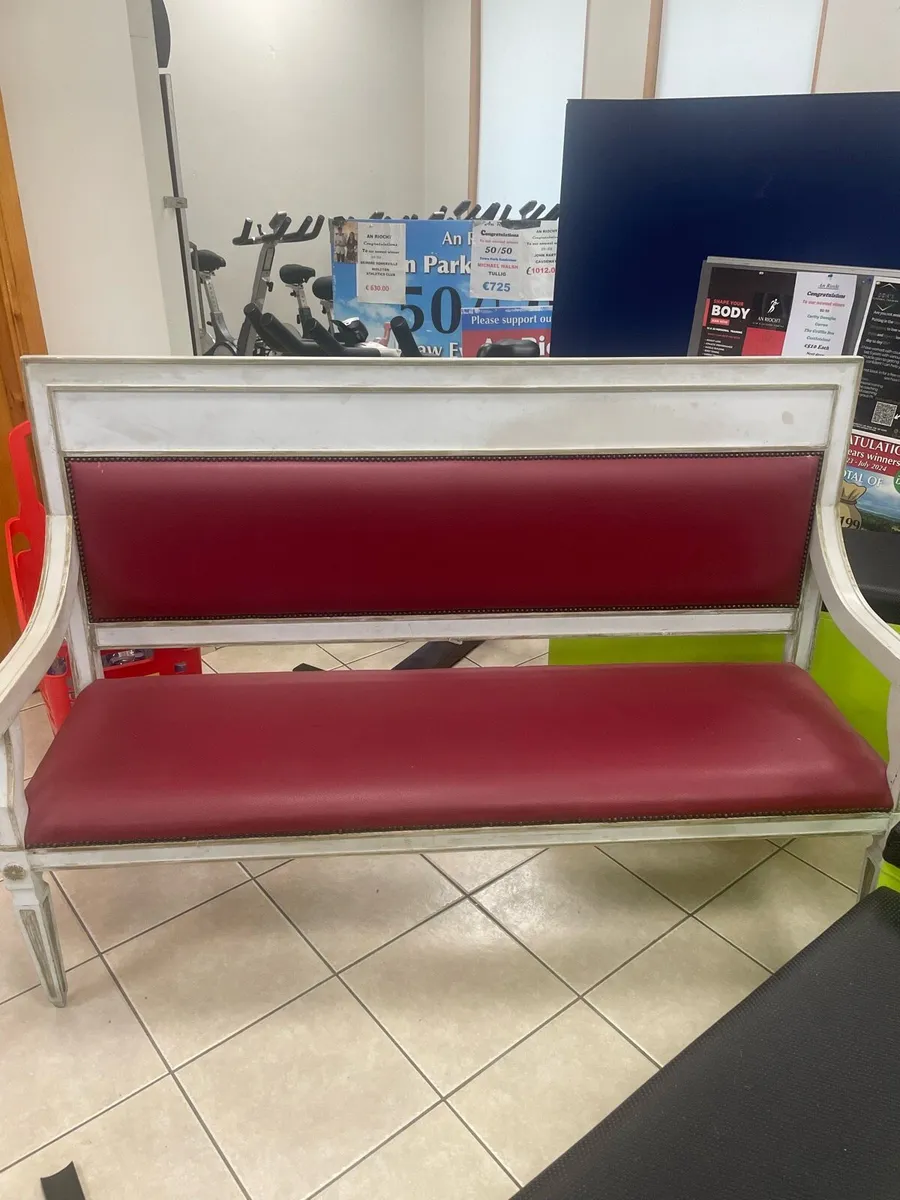 Bench and chairs - Image 1